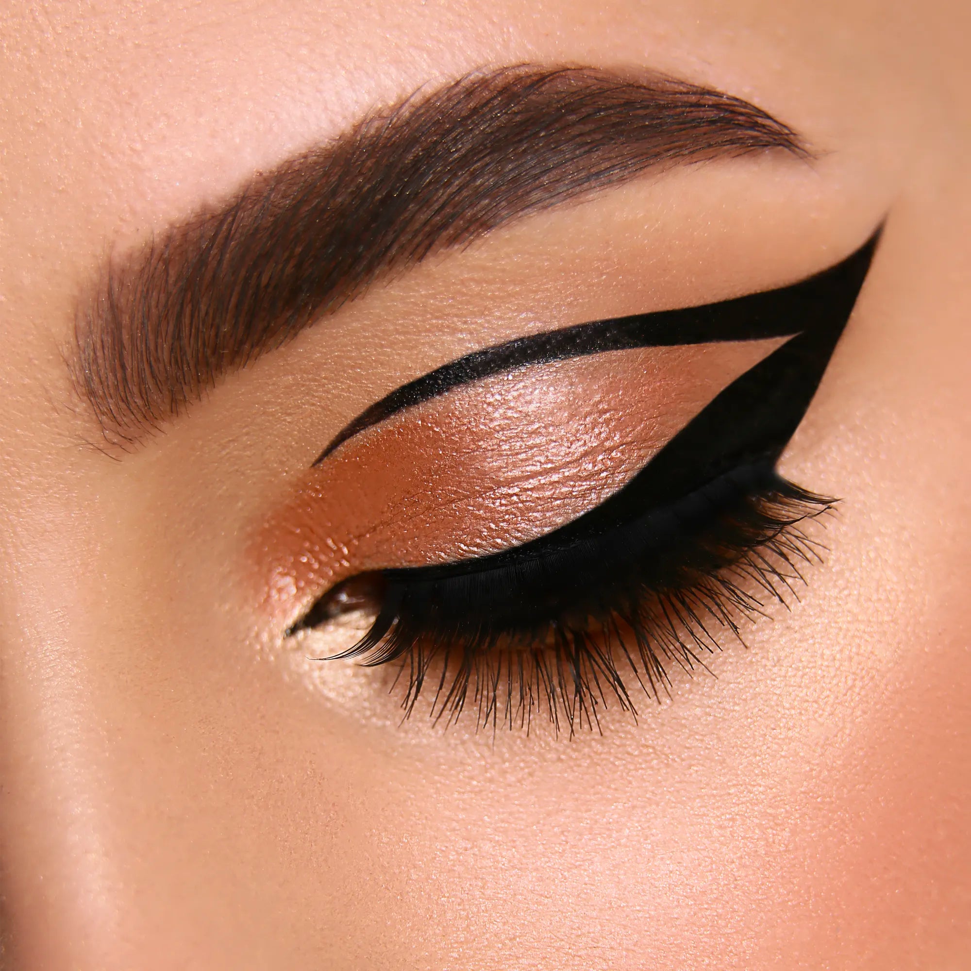 DIP-IN LIQUID EYELINER